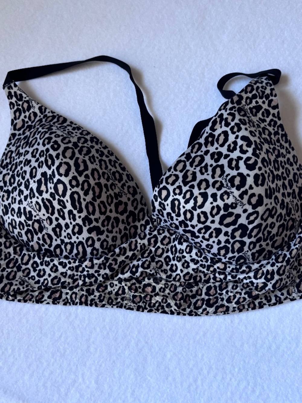 Victoria’s Secret Wireless Plunge Lounge Bra Leopard Print 36C Excellent Conditi